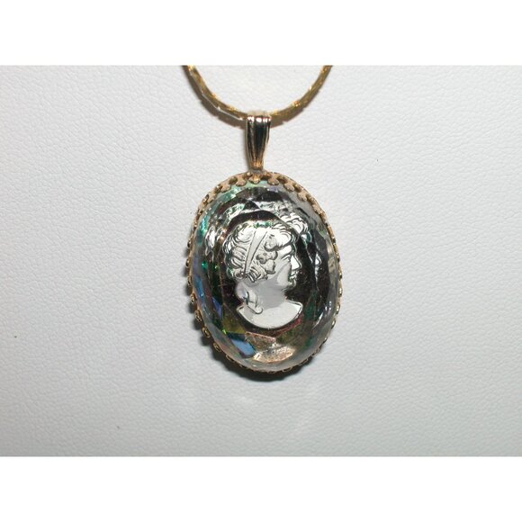 Vintage Gold-Tone Cameo Pendant Necklace With Iridescent Oval Design - Picture 6 of 6